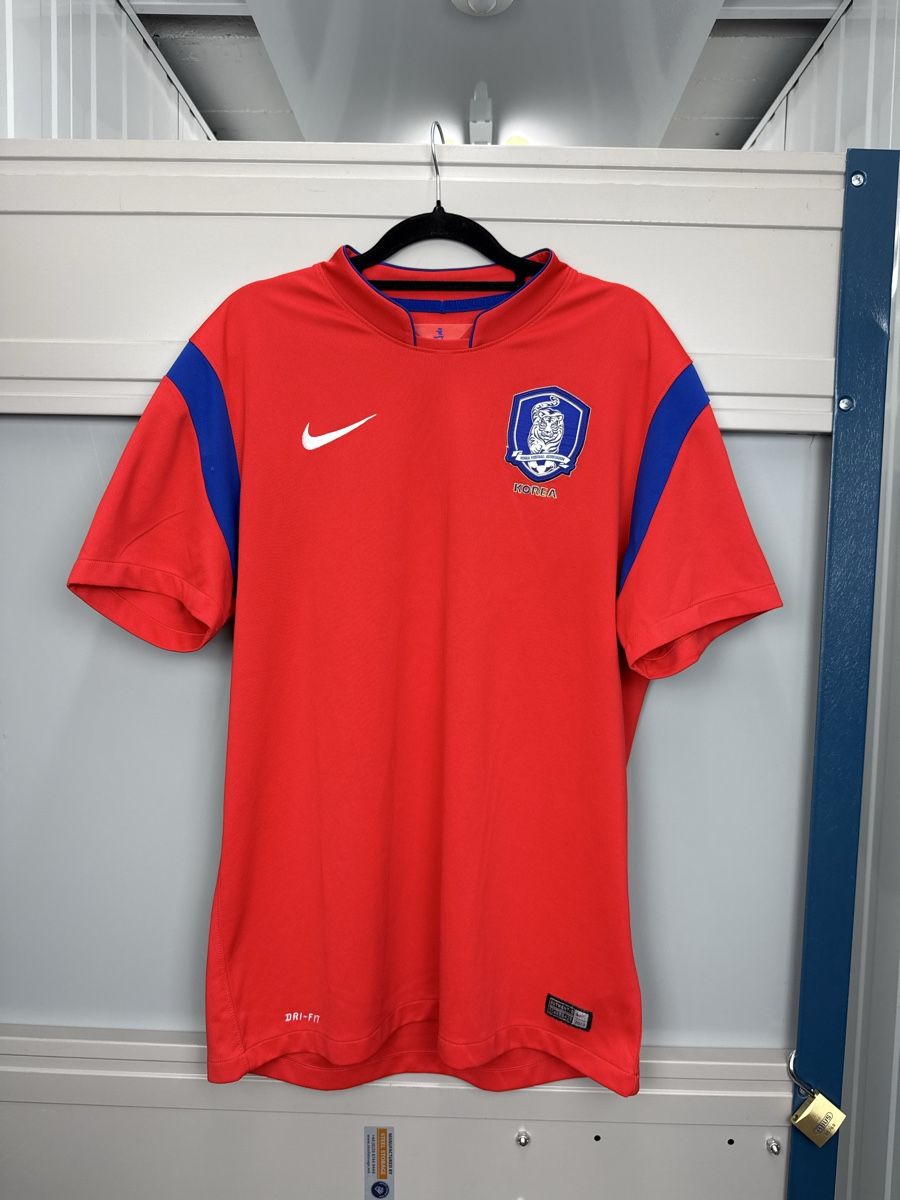 Nike Leibchen & Hosen: Nike South Korea (2014) – Gebraucht aus Lausanne von Unehistoiredesapes