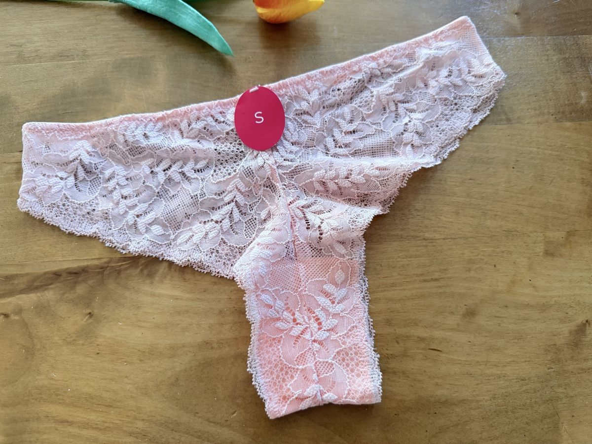 Autres dessous: Damen Slip Spitze Grösse S neu – Neuf avec emballage d'origine à Urdorf par Chapar