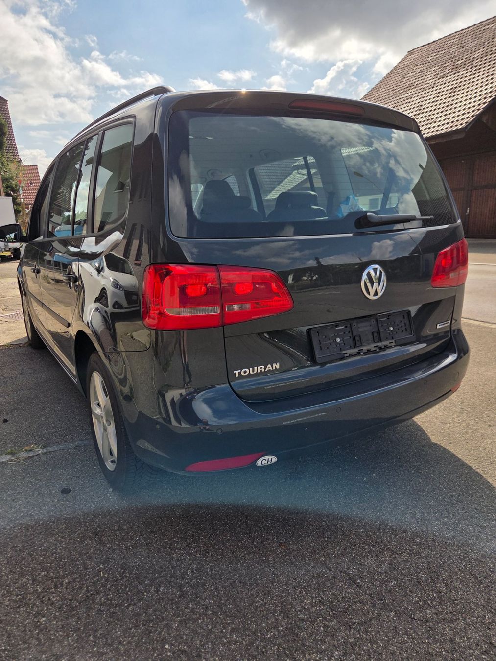 VW Automobili: VW TOURAN 1.2 BLUE MOTION – Usato da Bettwil venduto da Dodge74 1