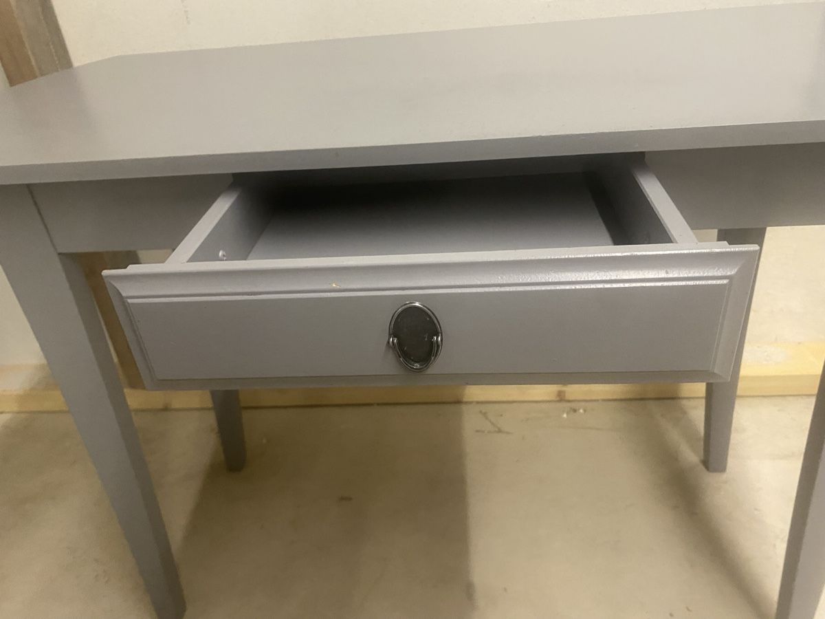 Tavoli: kl.Tisch mit Stuhl 106x46x75cm – Usato da Seewen SZ venduto da shaky01 4