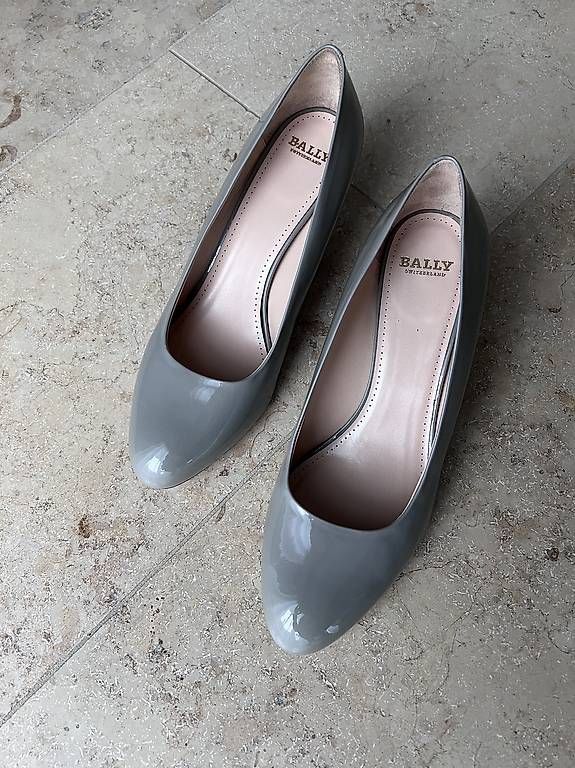 Bally Scarpe da donna: Pumps von Bally, grau, Lack-Leder, 5 cm Absatz – Nuovo (secondo la descrizione) da Zürich venduto da Andreiinha 1