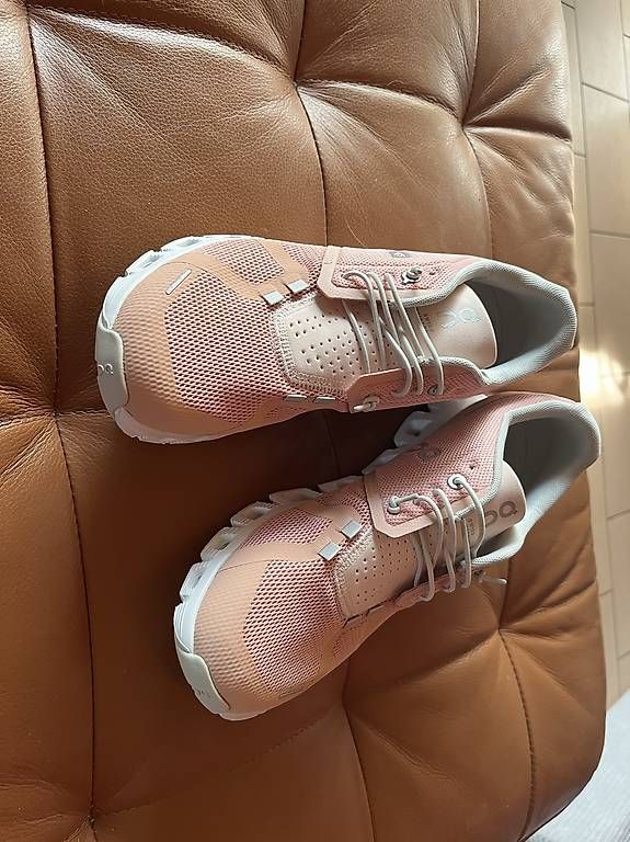 Chaussures femmes: On Cloud 5 – Neuf avec emballage d'origine à Epalinges par nanou75