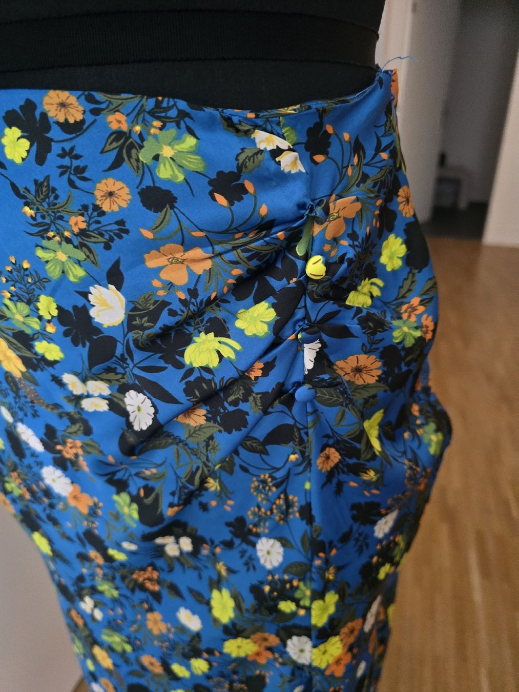 Zara Gonne: Zara Rock, Grösse M, Blau mit Blumenmuster – Nuovo (secondo la descrizione) da Zürich venduto da ale_bg2x 1
