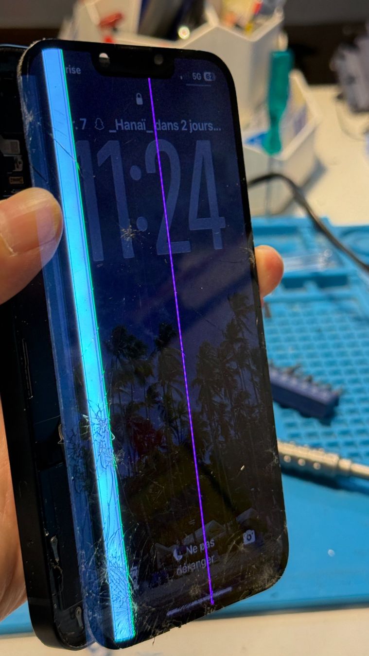 Apple Telefoni cellulari / Smartphones: Écran original iPhone 14 partiellement abîmé – Difettoso da Morges venduto da DA-repa 7