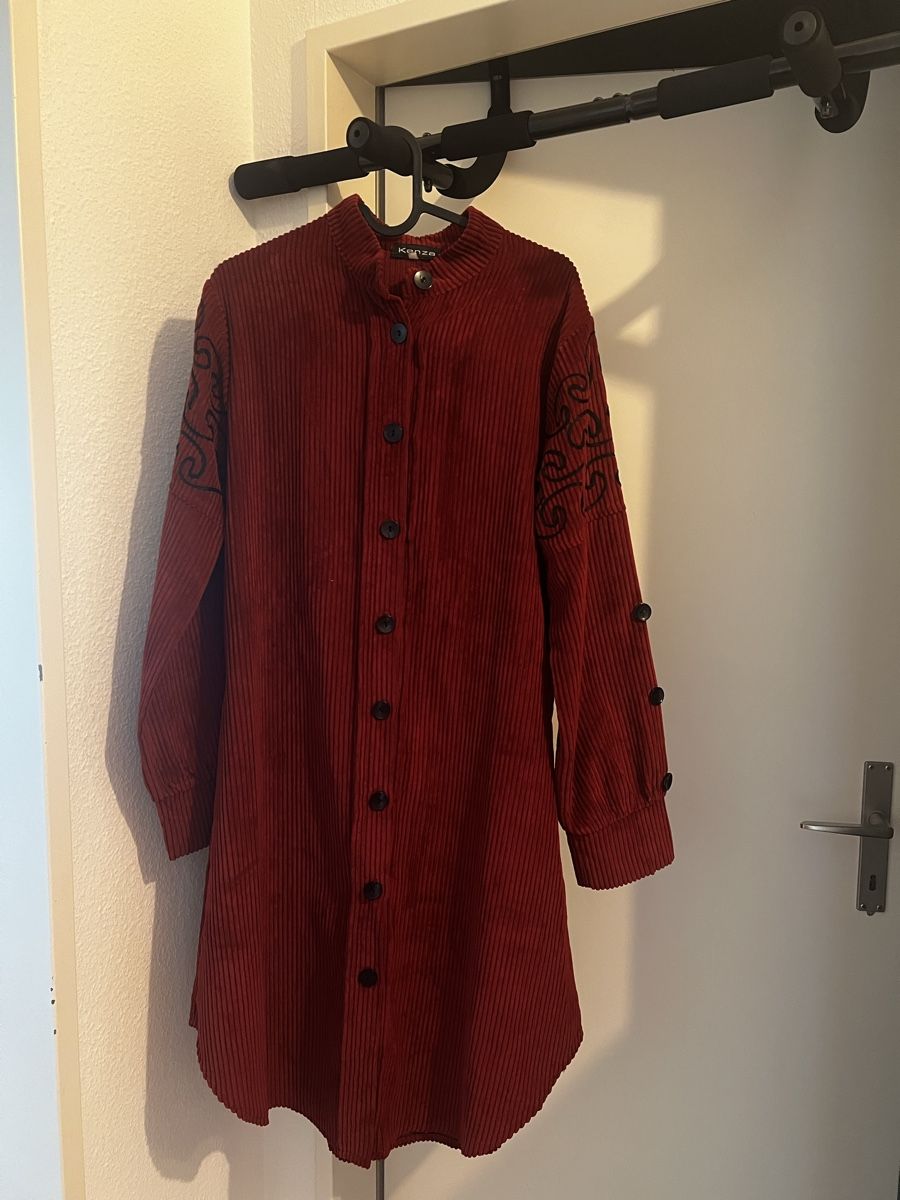 Vestiti: Bordeaux Kleid – Nuovo (secondo la descrizione) da Zürich venduto da Shahd_El_Haj