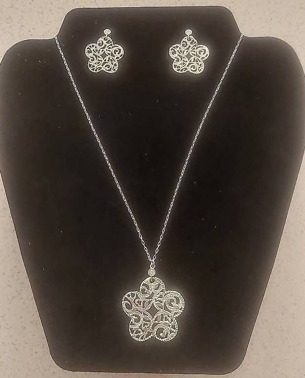 Altri gioielli: Set collana e orecchini a fiore in argento 925 – Usato da Tesserete venduto da BreezyRose 2