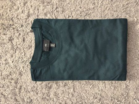 Grünes T-Shirt ungetragen