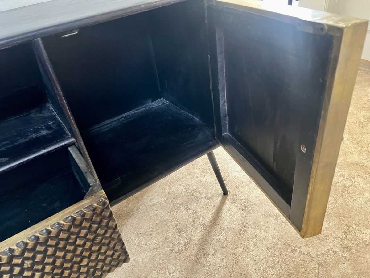 Commodes: Sideboard schwarz mit Messing-Applikationen – D'occasion à Dielsdorf par luri-an 6