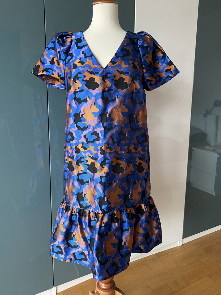 Kleider: Blue Camouflage Dress by Y.A.S – Gebraucht aus Dübendorf von Levintreyer 1
