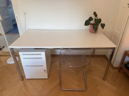 Möbel Pfister Schreibtisch mit Rollcontainer & IKEA Stuhl