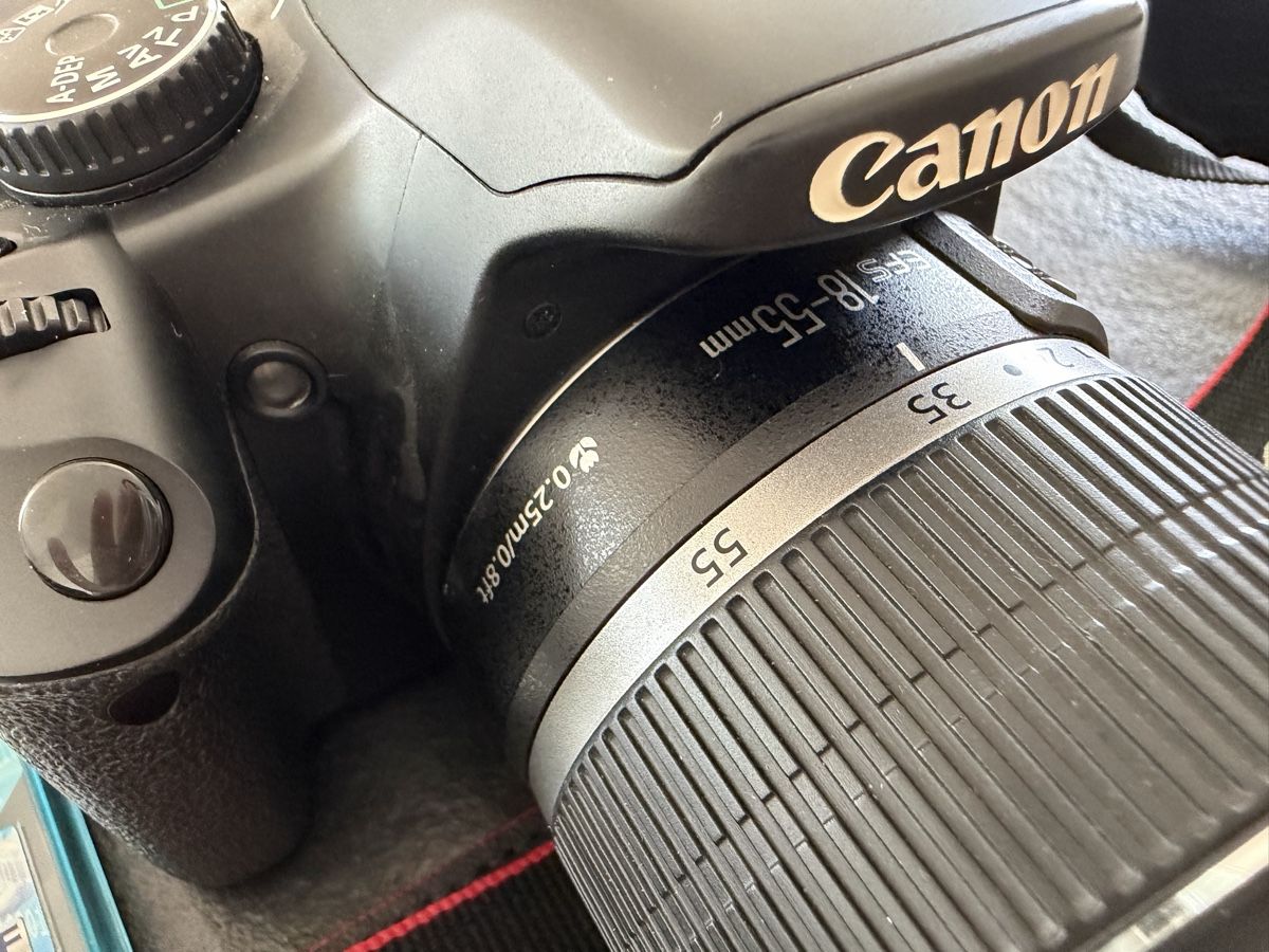 Canon Fotocamera: Canon EOS 450D mit 18-55mm Objektiv, inkl. Tasche und Filter – Usato da Heerbrugg venduto da SH_R 7