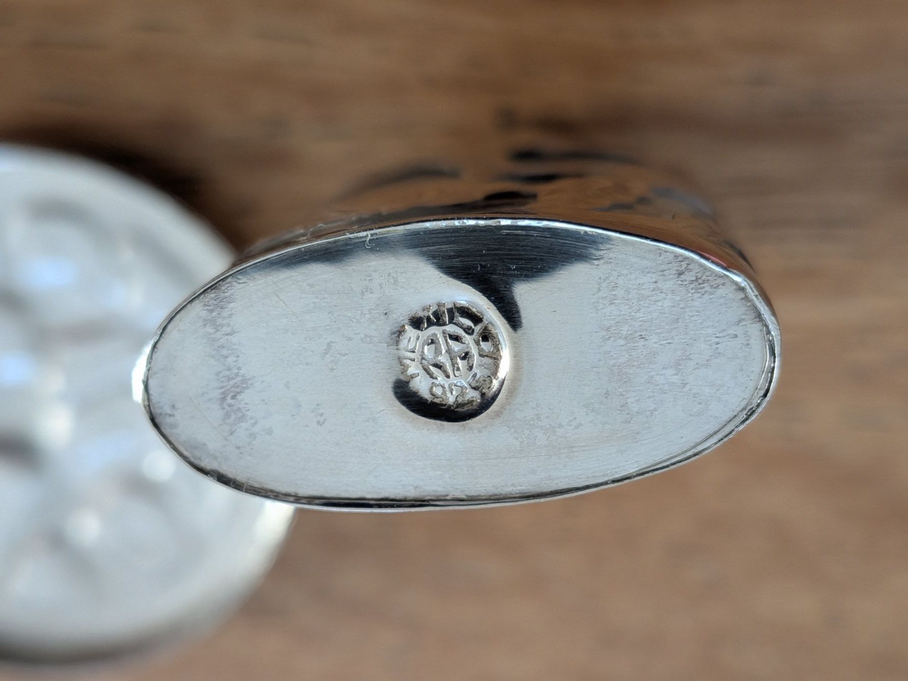 Flaconi: Pillendose mit Parfumflacon in Silber – Usato da Wohlen AG venduto da Tikale 6