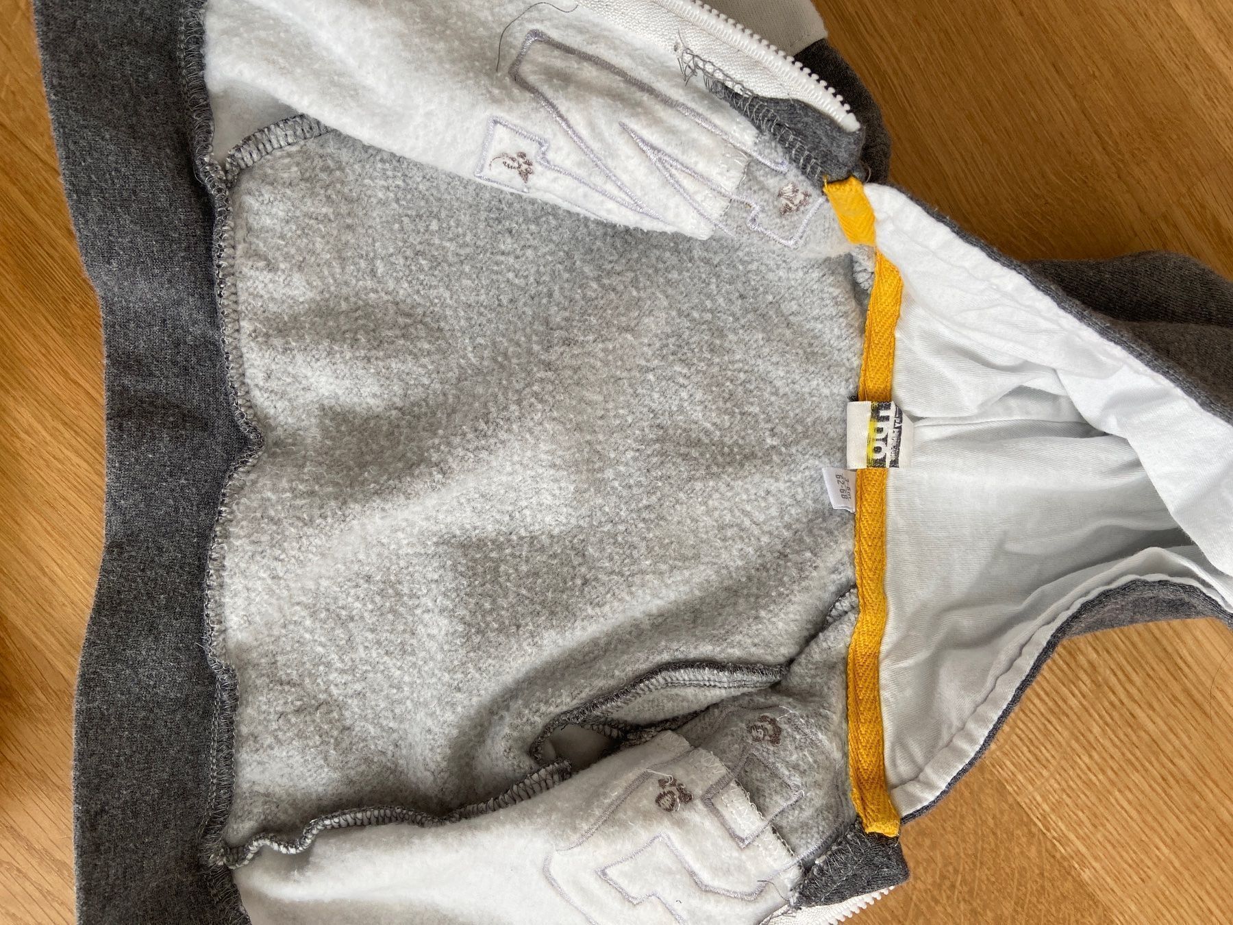 Lotti & Set di vestiti: Trainer Hose und Cardigan Gr. 62 – Usato da Zollikerberg venduto da Boston1981 1