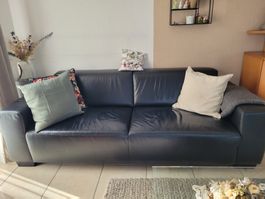 Schwarzes Ledersofa, 2-Sitzer, sehr guter Zustand! 🛋️