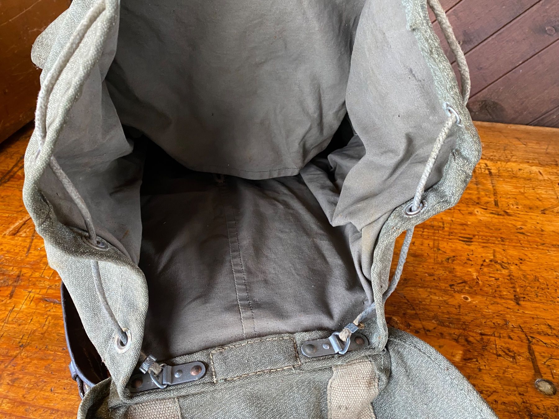 Schweizer Armee Zaini: Schweizer Militär Rucksack – Usato da Feldbach venduto da Fea1 8