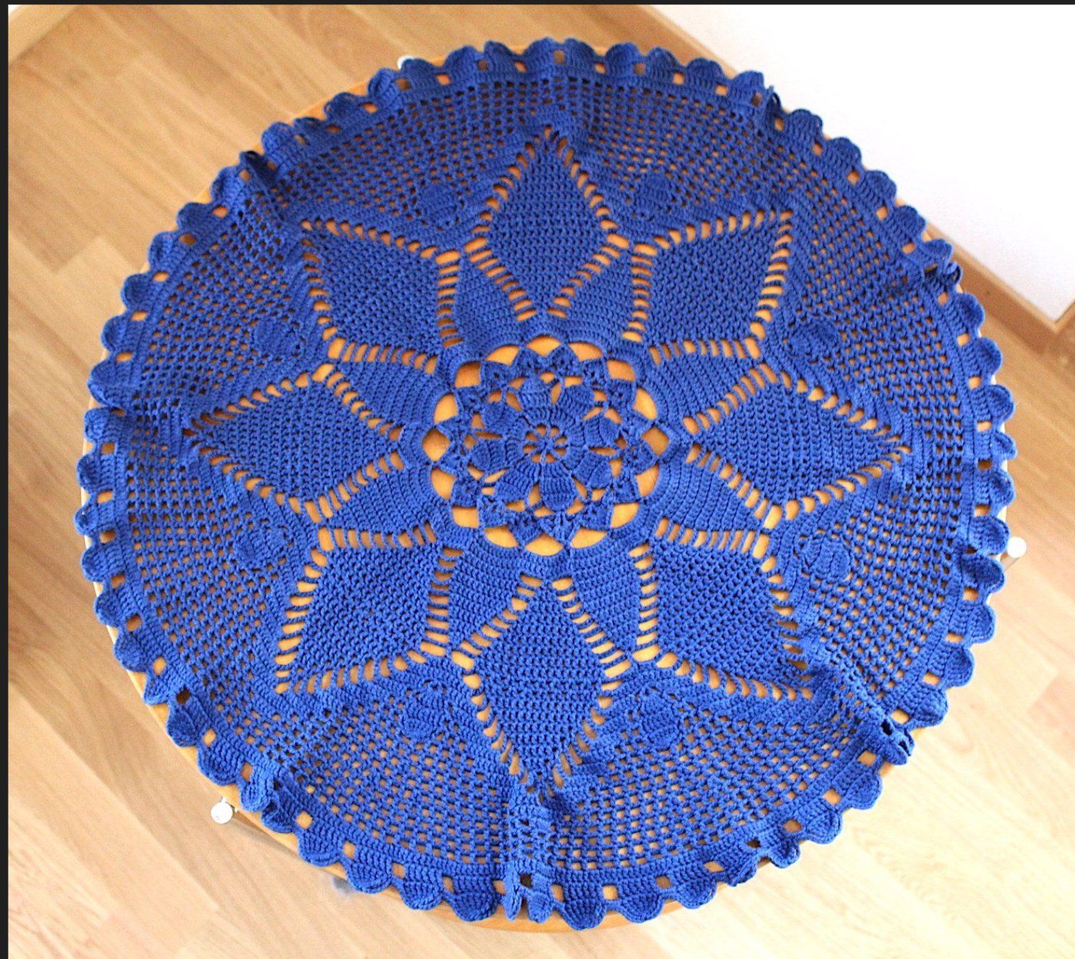 Altra biancheria da tavola: Handgefertigte, runde Häkeldecke, Blau 67 cm – Usato da Locarno venduto da fripui