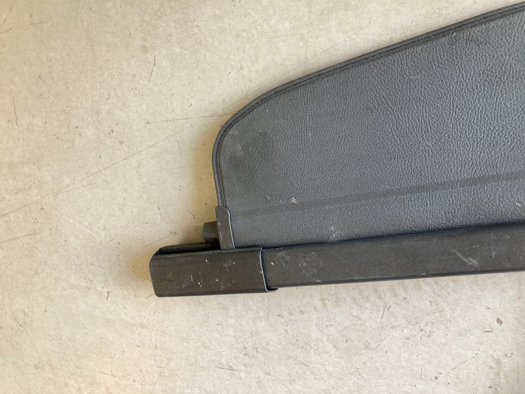 Volkswagen Alle Autoersatzteile: VW Caddy 2K Laderaumabdeckung Rollo Heckablage 2K5867871B – Gebraucht aus Cham von WB2223 2