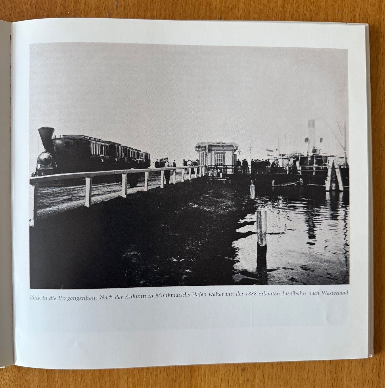 Libri: Buch : Gerhard Eckert Auf Schienen durchs Watt – Usato da Basel venduto da Juland 7
