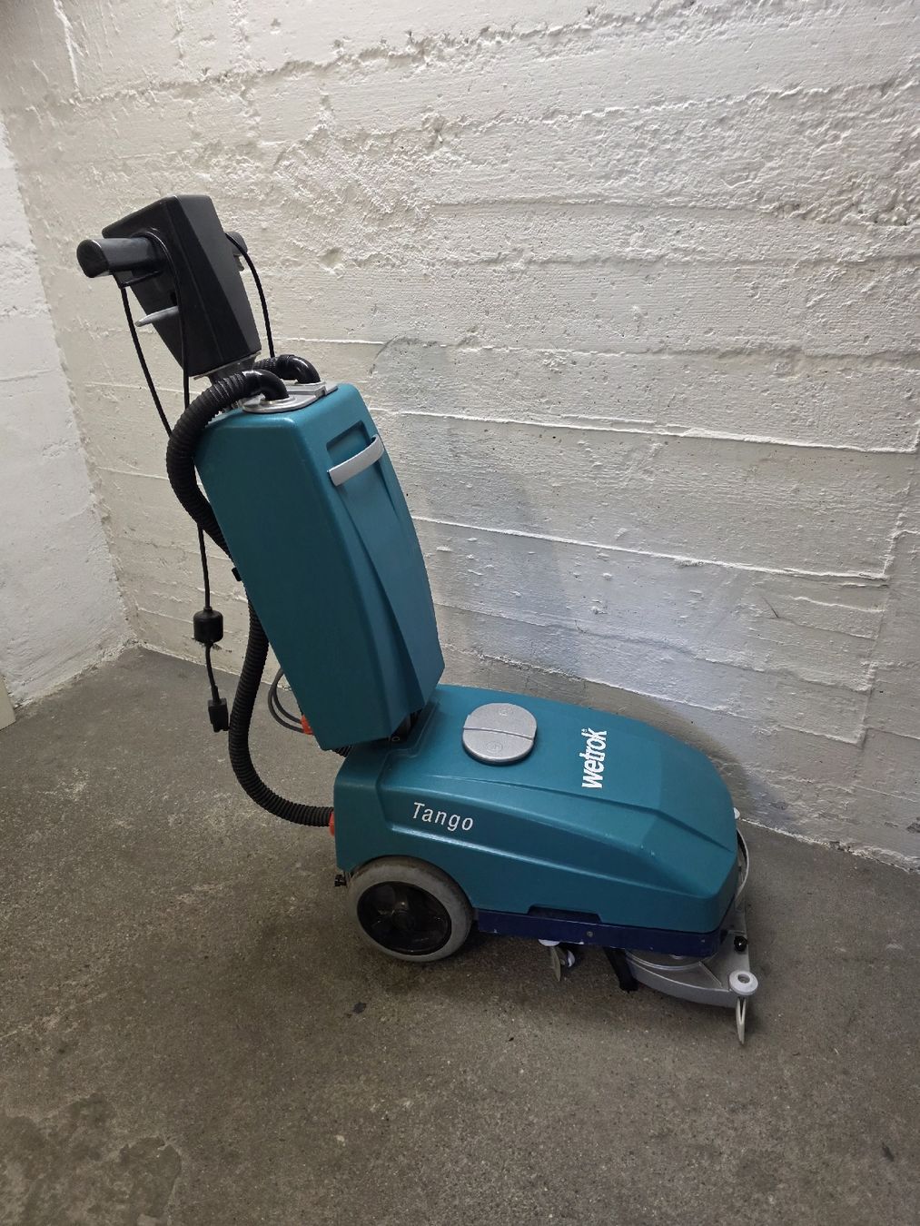 Wetrok Toutes les machines: Wetrok Discomatic Tango &Cleanfix Taski Kärcher Nilfisk Hako – D'occasion à Zürich par 5183840711 1