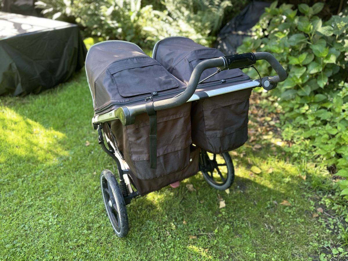 Thule Kinderwagen: Thule Double Stroller Jogger for twins - Great for Summer! – Gebraucht aus Wolfhausen von Catalin_Neacsu 1