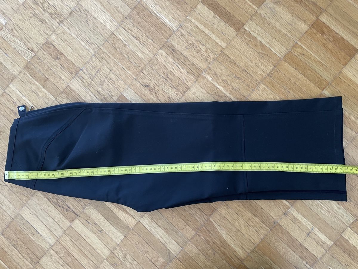 Cos Pantaloni: COS Slim Capri Trousers Black - size 36 – Nuovo e nell'imballaggio originale da Neuchatel venduto da shi_9fzw 5
