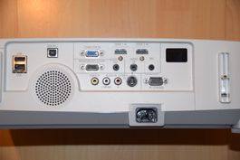 NEC NP-P451W Beamer – Perfekt für Sommer-Open-Airs!