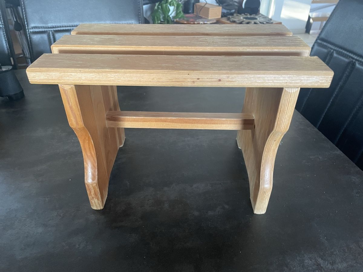 Hocker: Tabouret Escabeau Marche pied en Bois – Gebraucht aus Vallamand von Bricbracbroc82 2