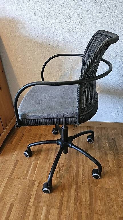 Rollstühle: Bürostuhl auf Rollen – Gebraucht aus Lausen von Miinalina