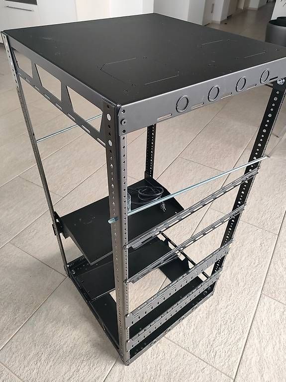 Racks & Ständer: 19 Rack- / Serverschrank – Gebraucht aus Altendorf von Gebri 2