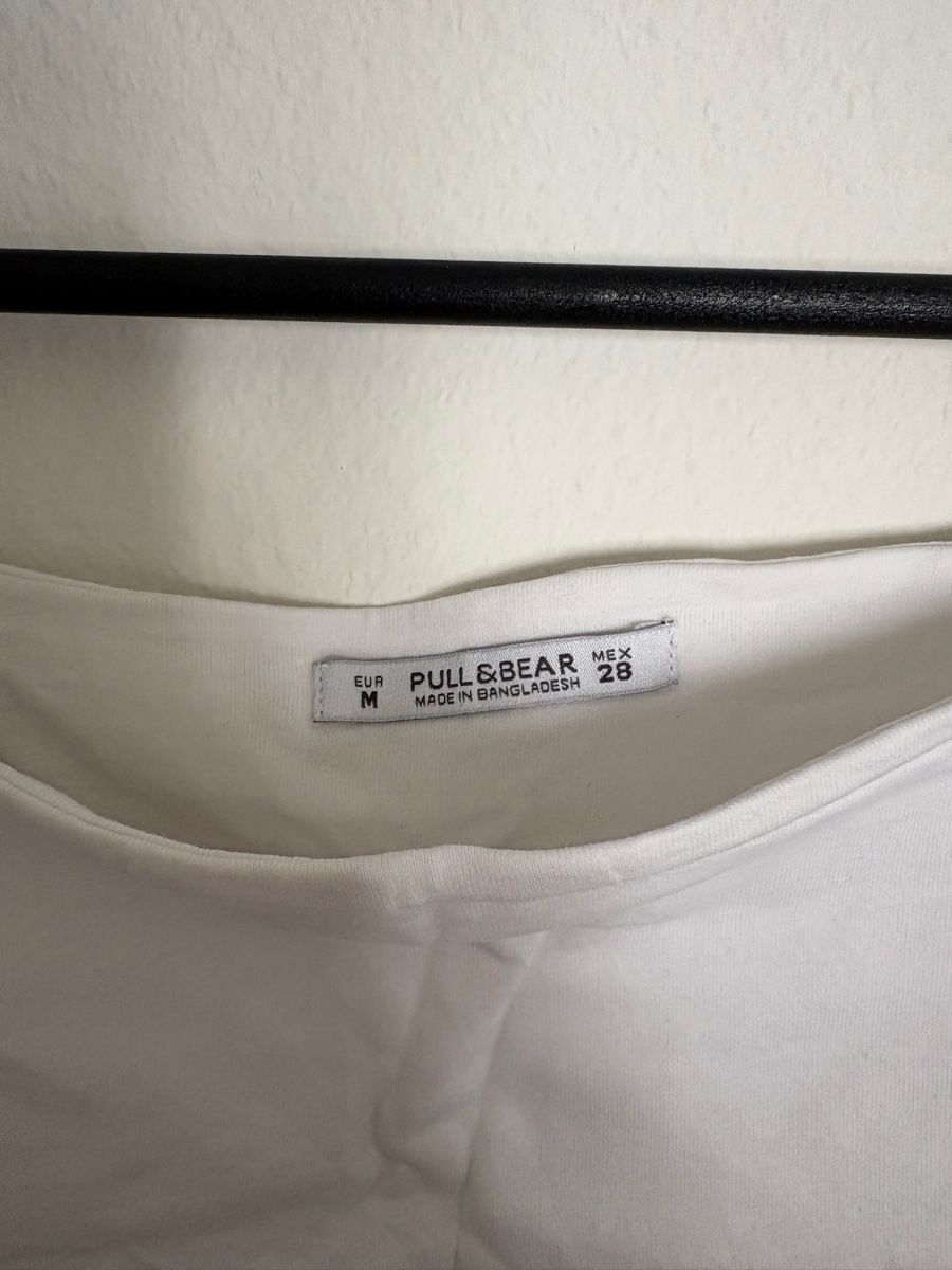 Pull&Bear Top: Pull & Bear Crop Top Schulterfrei Weiß Gr. M – Usato da Luzern venduto da poe_5fml 1