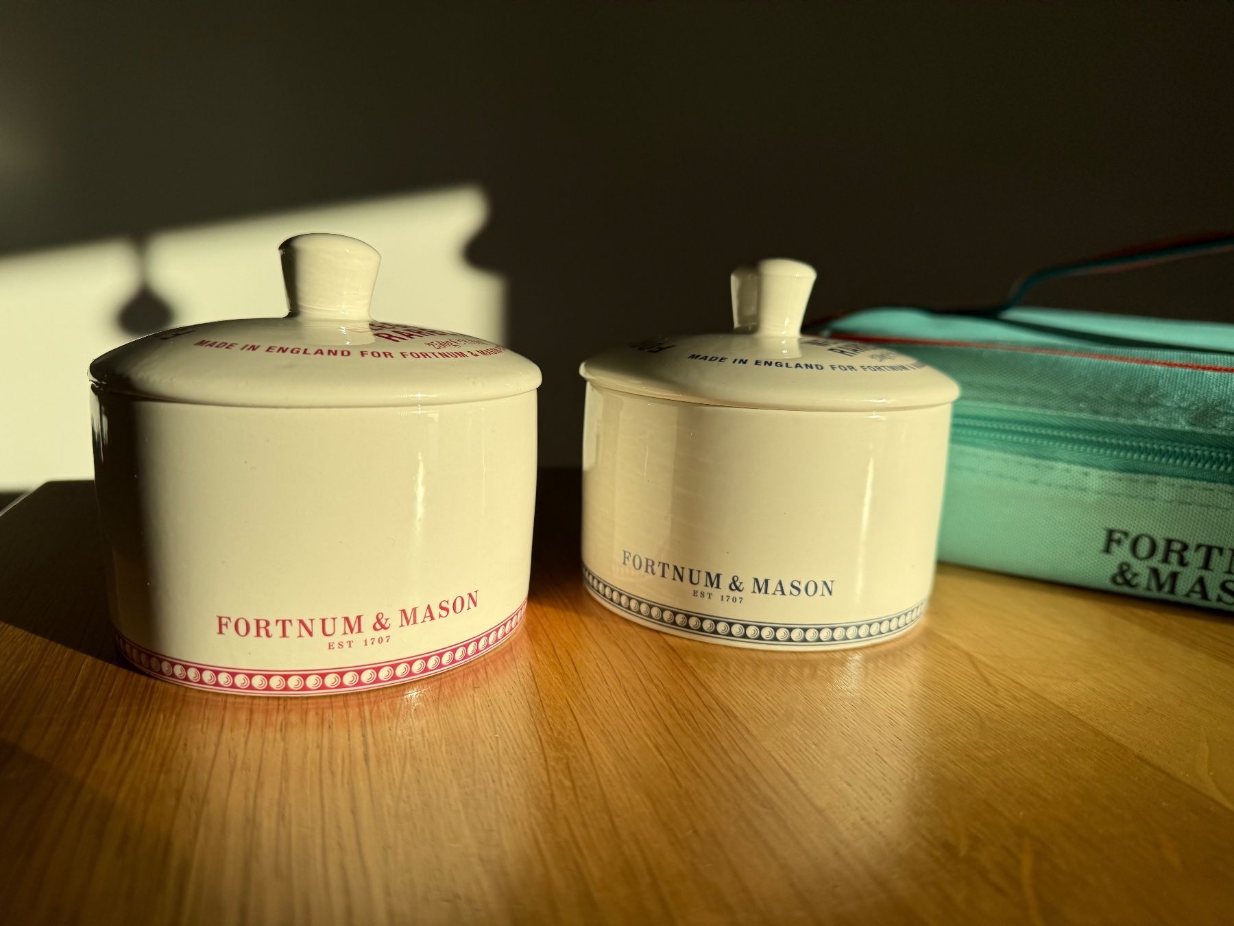 Pentole: Fortnum & Mason Hamperling + 2 Rarebit Keramik Set Töpfe – Usato da Basel venduto da Rouge. 2