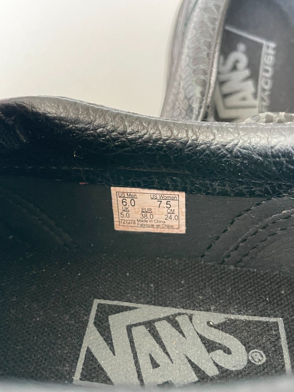 Vans Chaussures hommes: NEU - Vans Classic Slip-On / Schwarz Gr. 38 – D'occasion à Bern par lolapennt 6