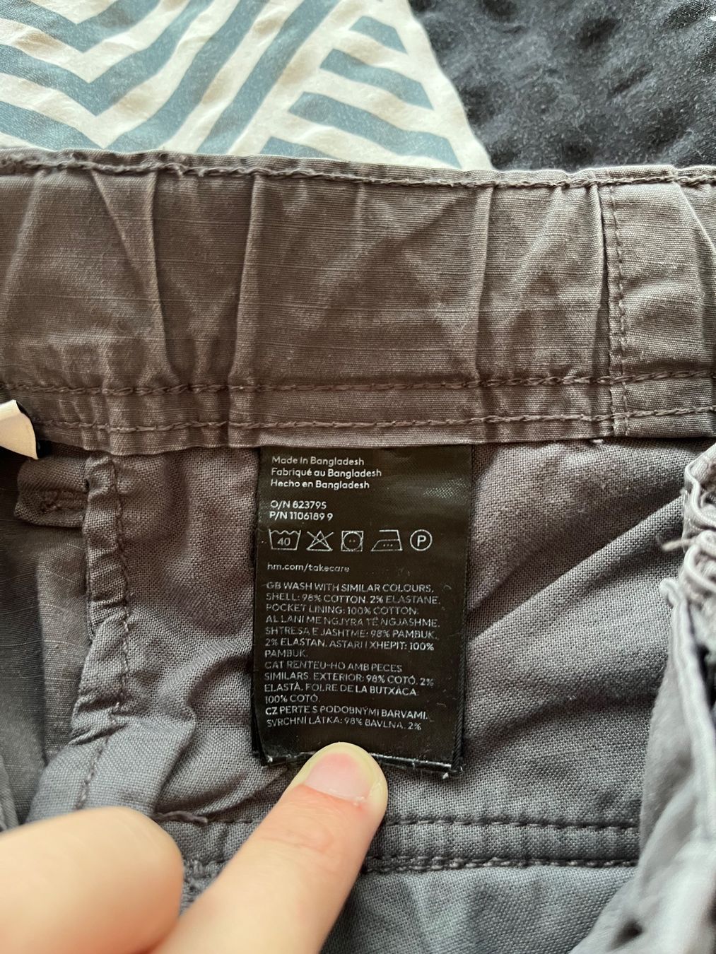 H&M Pantaloni: Pantalon cargo gris – Usato da Genève venduto da njia 3