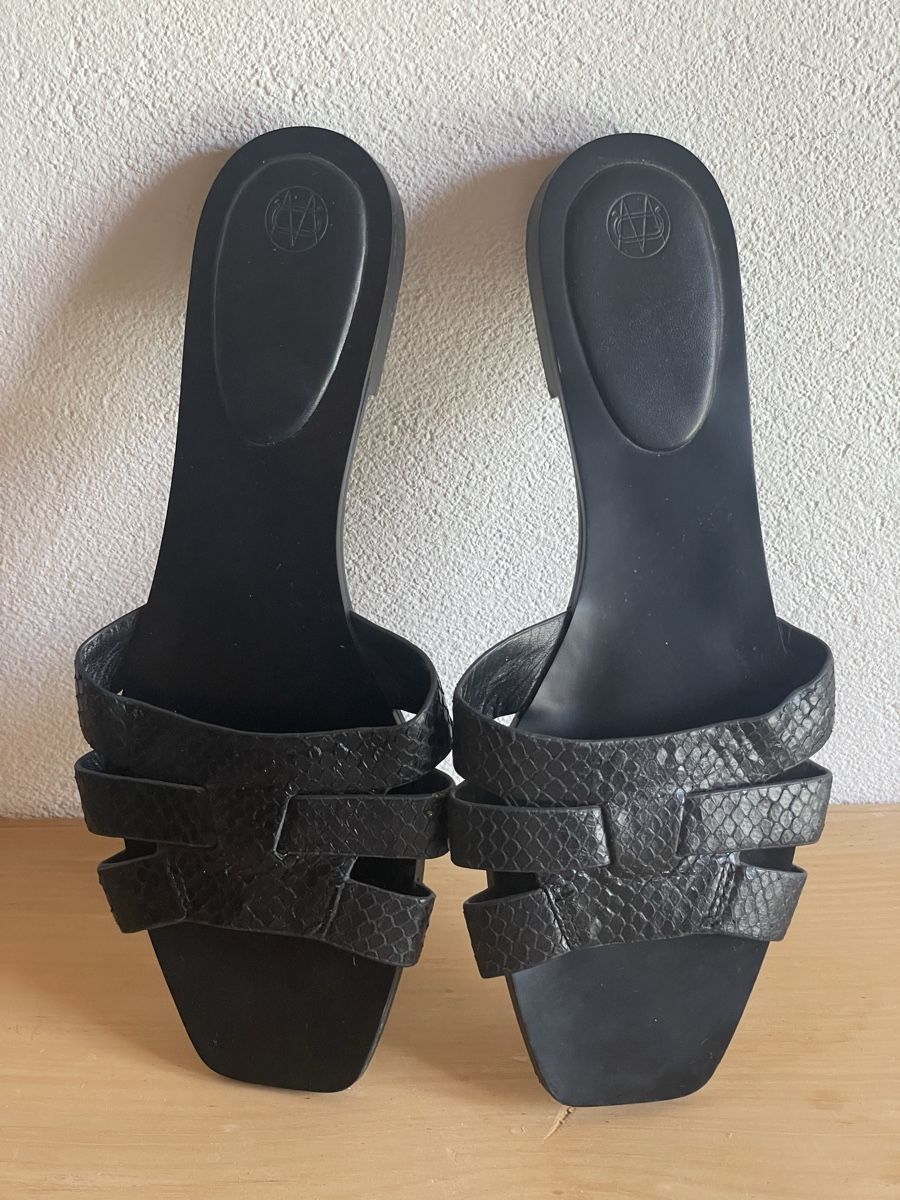 Massimo Dutti Scarpe da donna: Massimo Dutti Pantolette schwarz Gr. 40 – Usato da St. Moritz venduto da hdj_dd7v