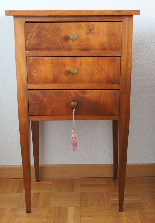 Supfine LED Nachttisch Mit Steckdose - 3 Schubladen, 16 Farben, Fernbedienung