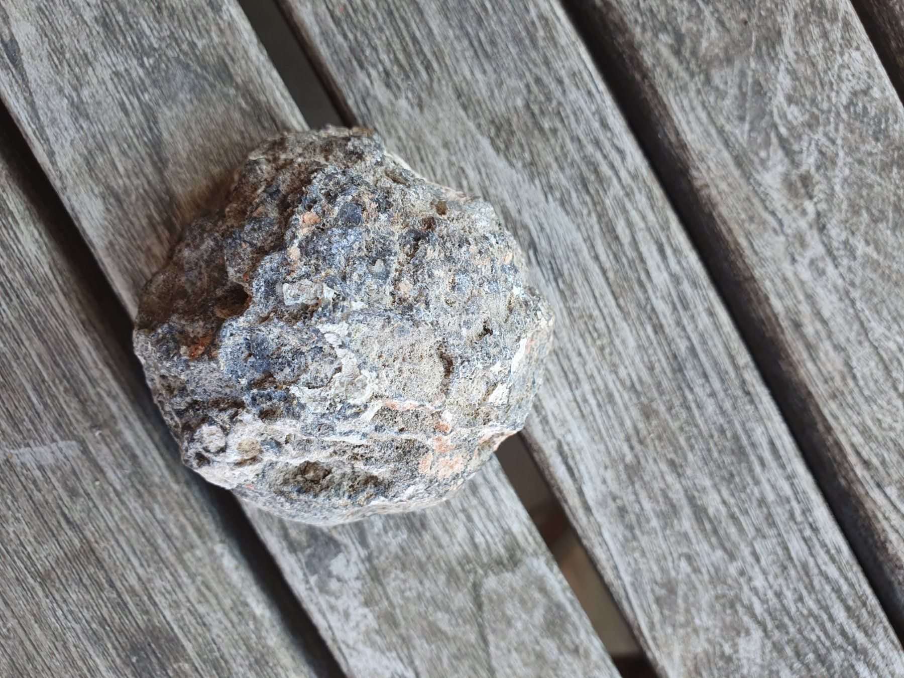 Pietre preziose: Geode mit weissen Kristallen – Usato da Ramlinsburg venduto da Karinzgi 3