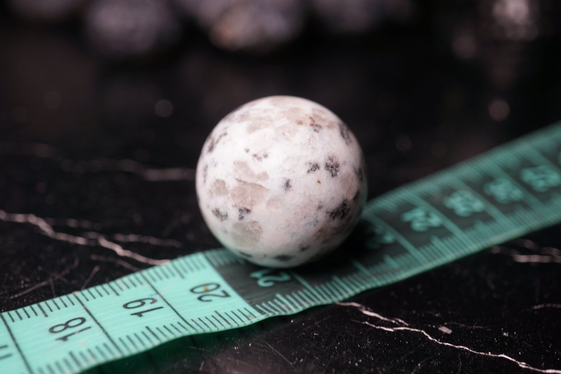 Mineralien & Heilsteine: Kiwi Stone    30mm Stein-Kugel - Startpreis ab 1.- – Neu und originalverpackt aus Eschenbach SG von