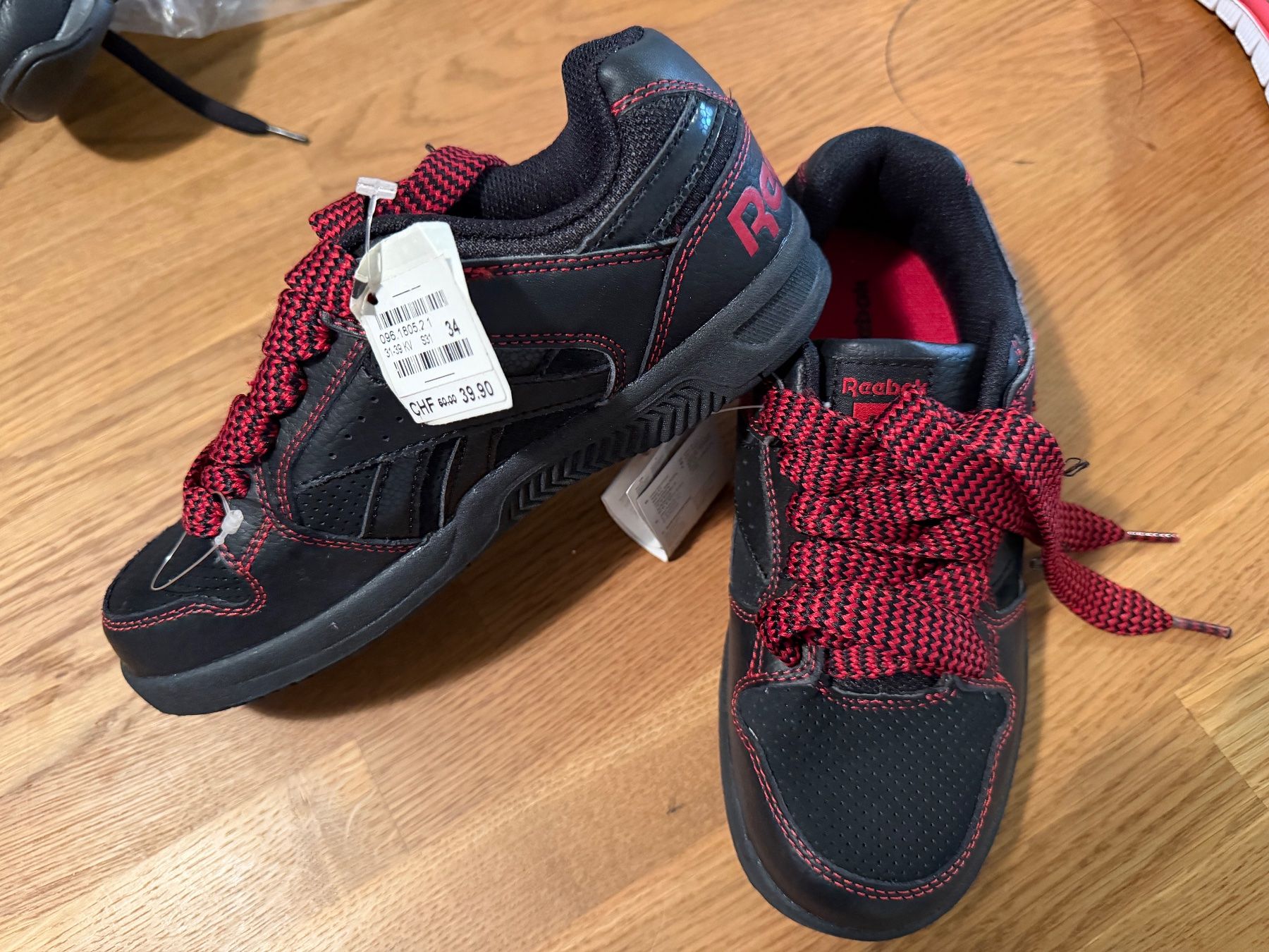 Reebok Scarpe per ragazzi: Neue coole Reebok Sneaker Grösse 34 – Nuovo (secondo la descrizione) da Bettlach venduto da Tradenet100 1