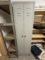 1 Spind / Garderobenschrank / metall