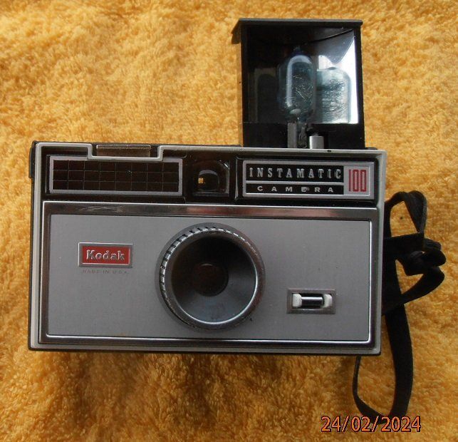 Kodak Kamera: "KODAK INSTAMATIC 100" – Gebraucht aus Gossau SG von Roco1 1