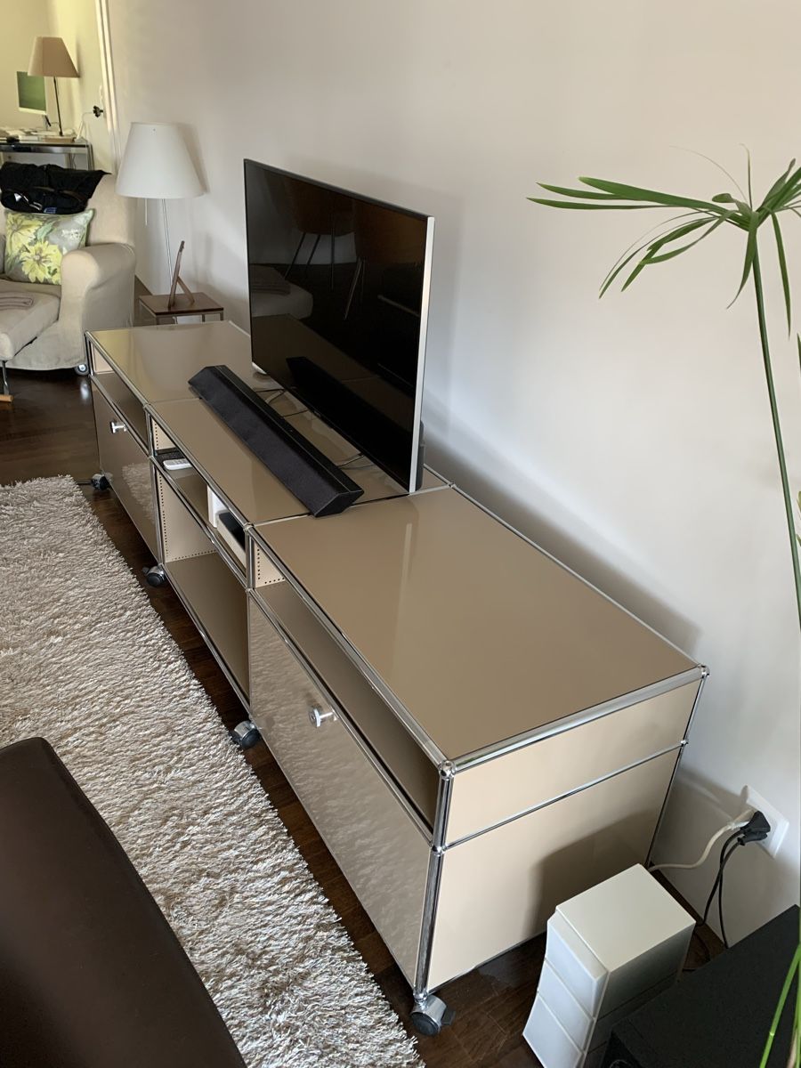 USM Meubles TV: USM TV Möbel beige – D'occasion à Unterengstringen par cavatore01