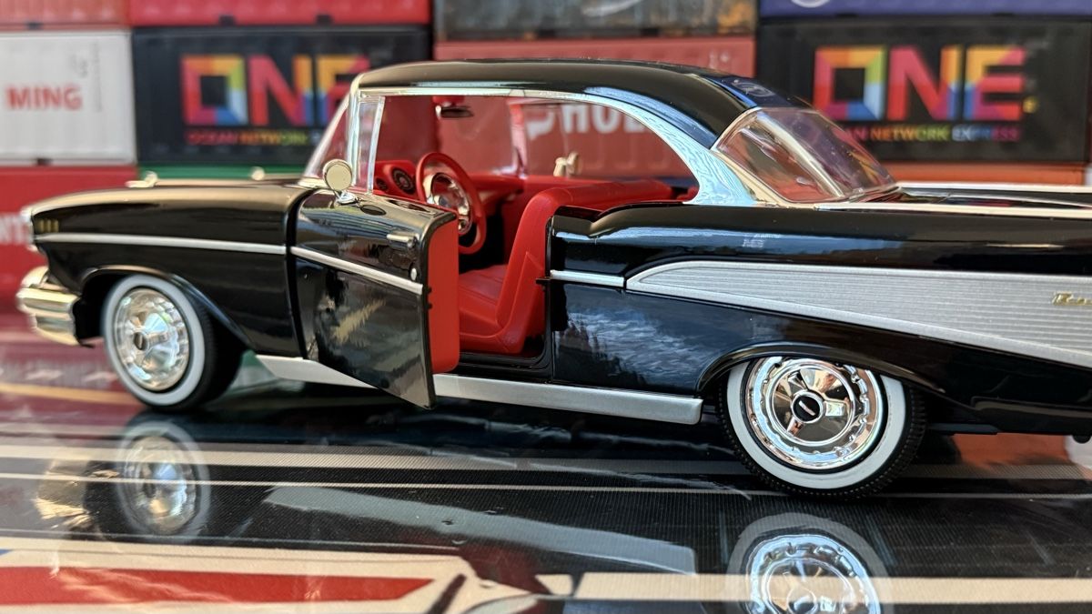 Chevrolet Modellautos: Chevrolet Bel Air 1957 schwarz  – Neu (gemäss Beschreibung) aus Basel von Zomeg