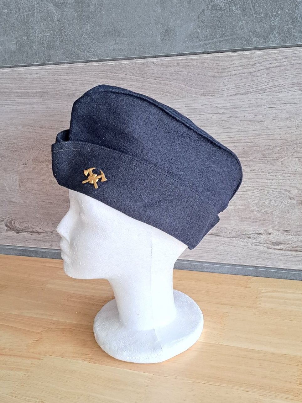 Schweizer Armee Uniformen: Feuerwehr Mütze Schweiz 57 – Gebraucht aus Birsfelden von oleros