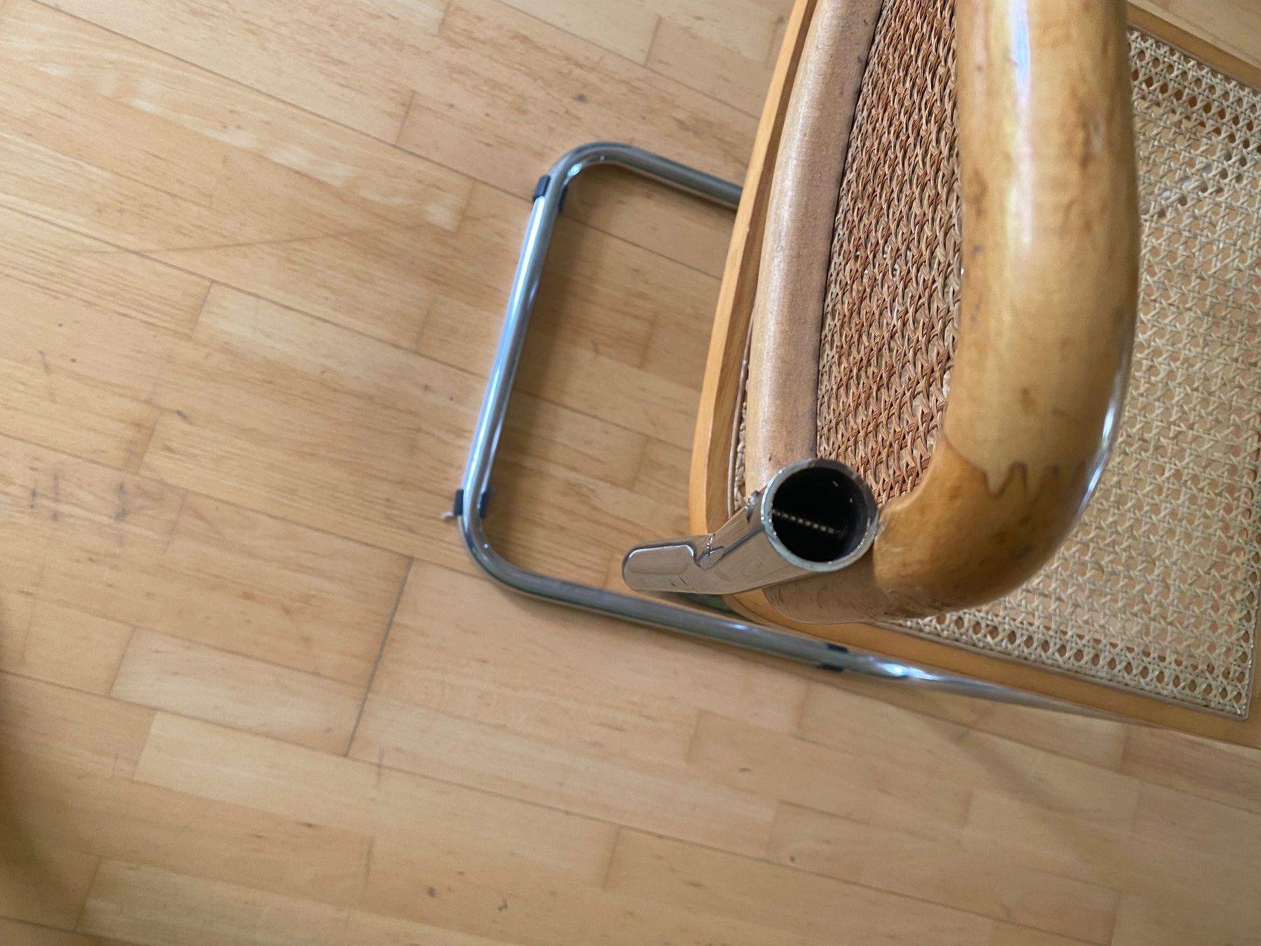 Chaises: Freischwinger – Défectueux à Zürich par Ecedi 2