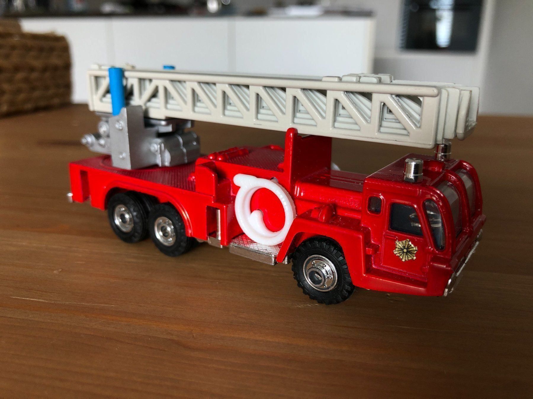 Modellini d'auto: SHINSEI AERIAL LADDER FIRE ENGINE – Usato da Meilen venduto da rdv_n7s9 6