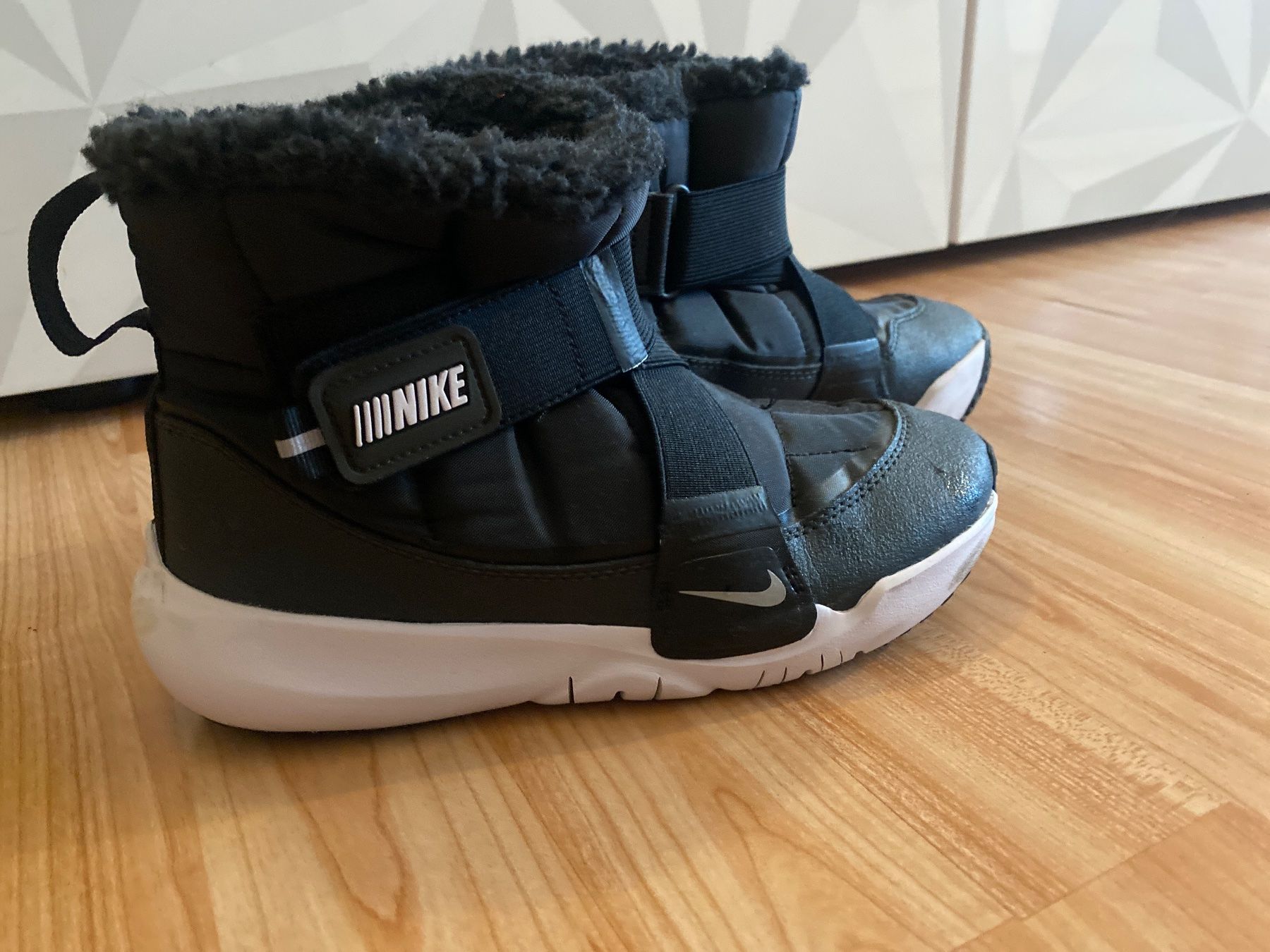 Nike Scarpe per ragazze: Nike Winterschuhe Gr. 34 – Usato da Füllinsdorf venduto da silberstern110