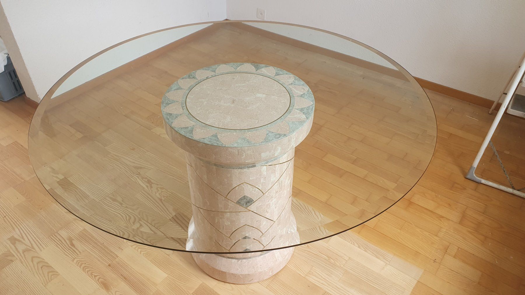 Tables: Esstisch mit Glasplatte – D'occasion à Meilen par DodoSchubi