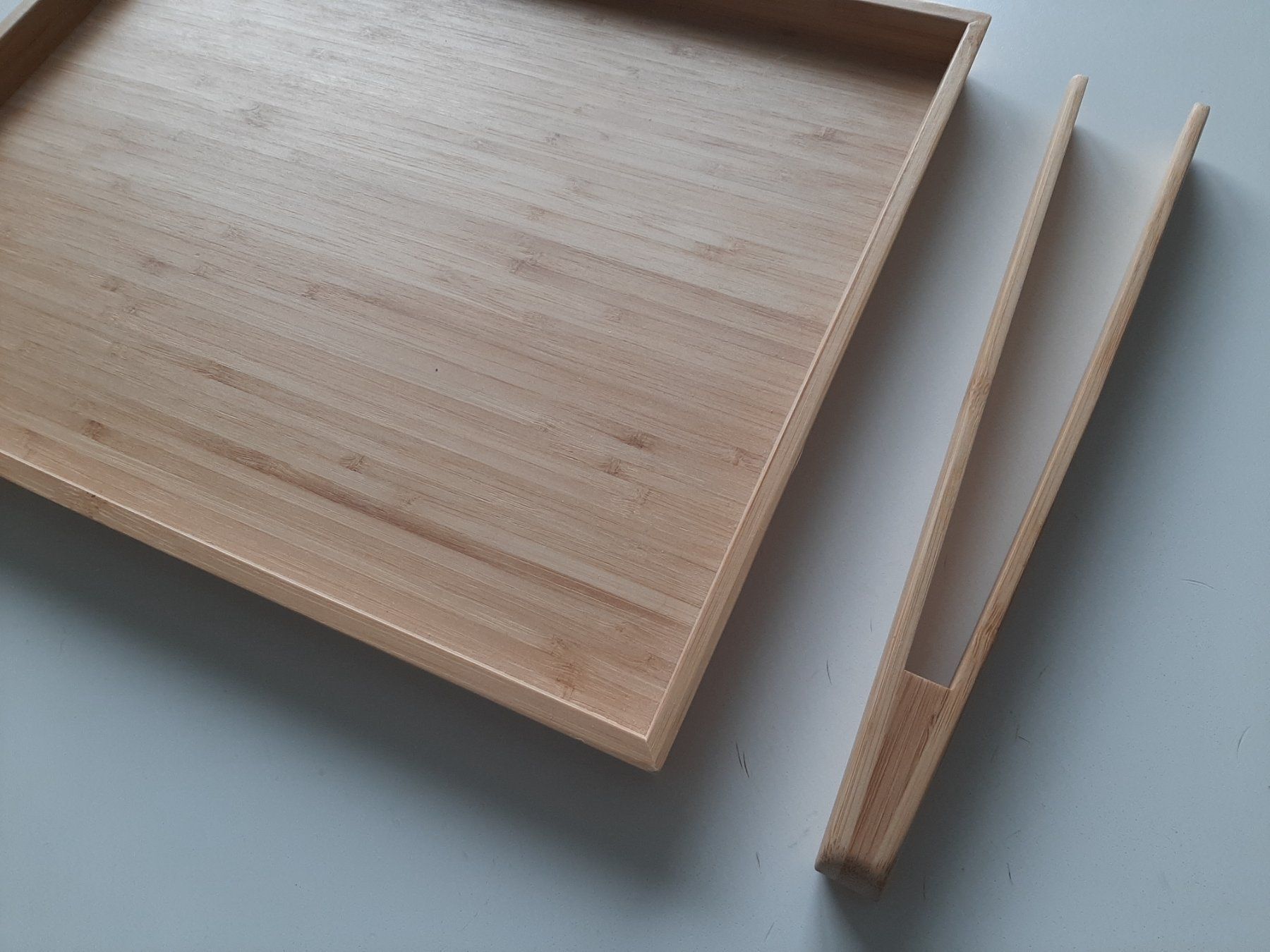 Ikea Tutte le decorazioni: IKEA OSTBIT Tablett 25x33 cm & Vorlegezange – Usato da Aarburg venduto da NDK 1