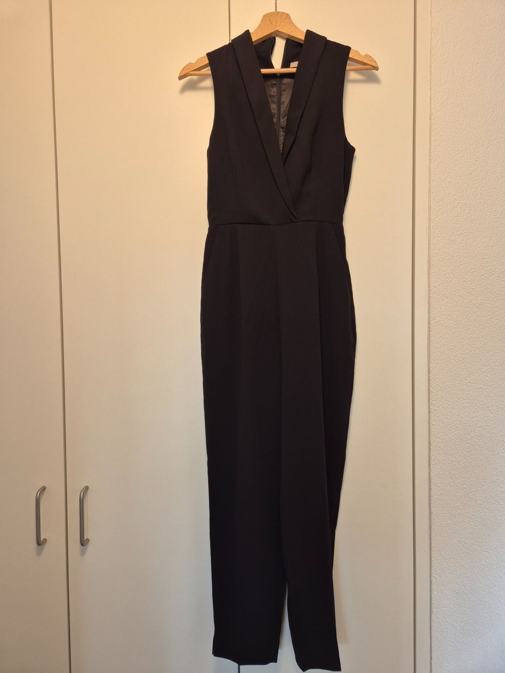H&M Tute: Schwarzer eleganter Jumpsuit – Nuovo (secondo la descrizione) da Belp venduto da Sameli153