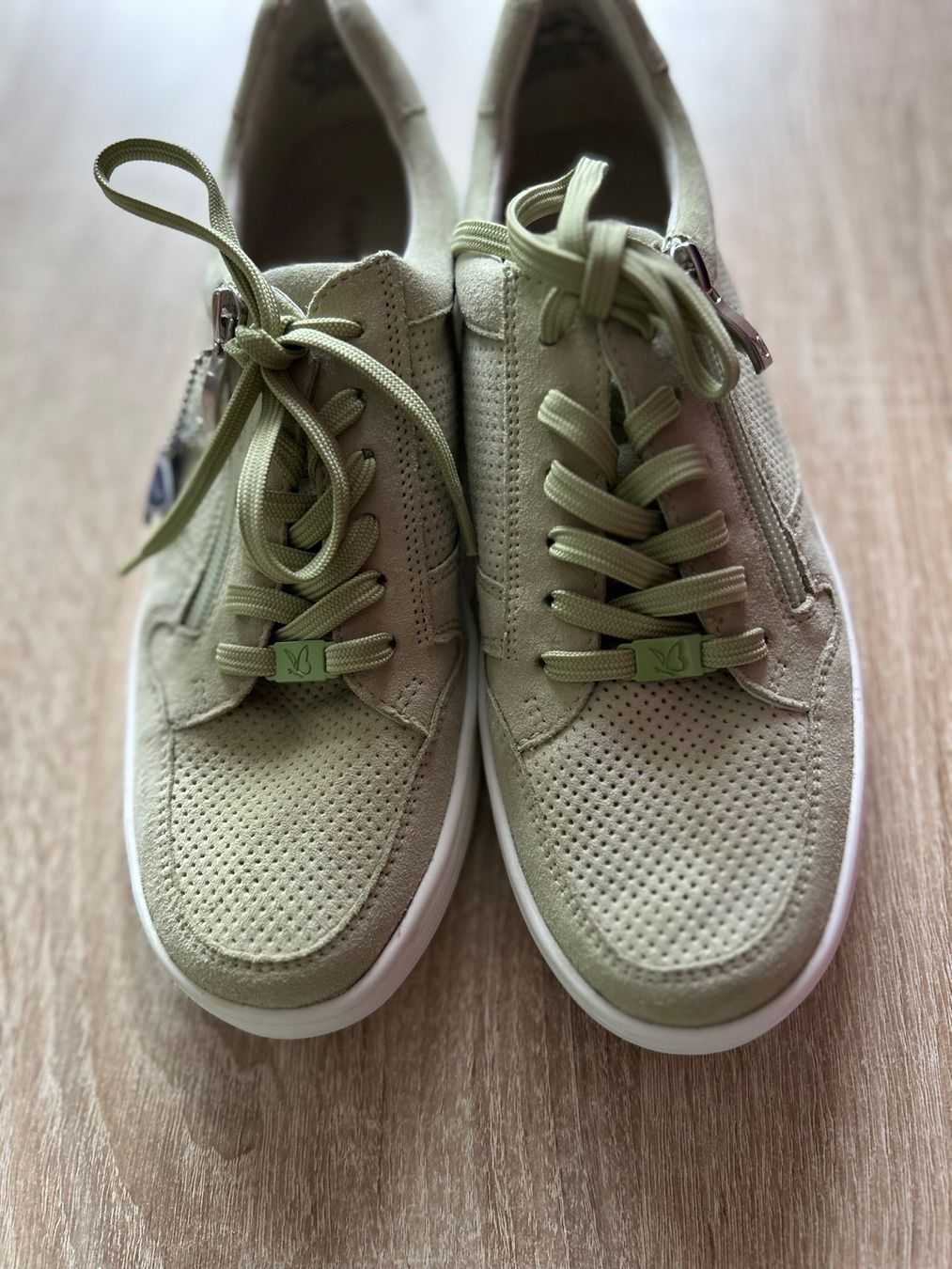 Scarpe da donna: Sneaker von Caprice, mint, Grösse 6,5 – Usato da Romanshorn venduto da Altstadthaus